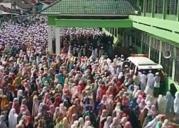 Ribuan Santri Purba Baru Sholatkan Jenazah Santri Yang Hanyut