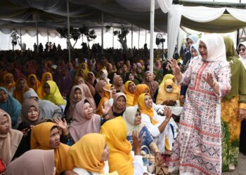 Nawal Lubis Hadiri ‘Aruh Mulud’ Bersama Ribuan Jemaah