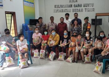 Sambut lmlek, Pemuda Pemudi Kelurahan Gang Buntu Peduli Warga Tionghoa Kurang Mampu