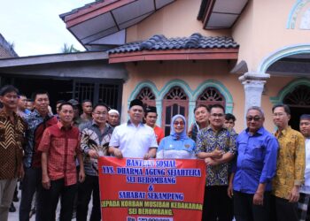 Bupati Labuhanbatu dr H Erik Tinjau Langsung Ke Sei Berombang, Rumah Warga Kebakaran Akan Dibangun