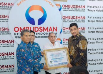 Bobby Nasution Terima Penghargaan Predikat Kepatuhan Standar Pelayanan Publik 2022