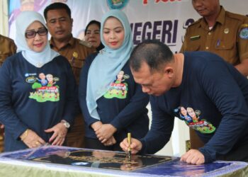 Bupati H Erik Didampingi Wabup Labuhanbatu Resmikan Gedung SDN 30 Bilah Barat