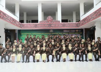 Lantik 3 Asisten, 5 Kajari dan 1 Koordinator, Kajati Sumut : Segera Identifikasi Tempat Kerja Baru Untuk Pencapaian Kinerja Yang Optimal