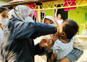 Puskesmas Terjun Datangi Langsung Rumah Warga Berikan Imunisasi Polio