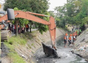 Pantau Warga Buang Sampah Ke Sungai Sei Putih, Camat Medan Petisah Akan Pasang CCTV