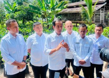 Tinjau Jalan Rusak di Labura, Jokowi Siapkan Rp. 800 M untuk Perbaikan