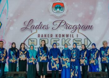 Kahiyang Ayu Hadiri Ladies Program, Kunjungi Stand UMKM Dekranasda
