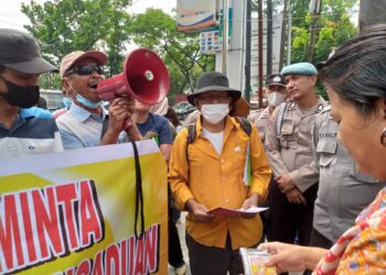 Jeritan Korban Sport Centre Tak Didengarkan, Masyarakat Tani Beri Kajatisu Korek Kuping 