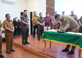 Bobby Nasution Tandatangani Serahterima dan Pengambilalihan PSU