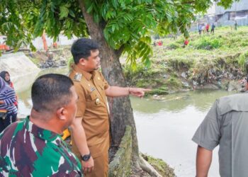 Atasi Banjir, Pemko & Kodim 0201/Medan Bersihkan Sungai Sikambing