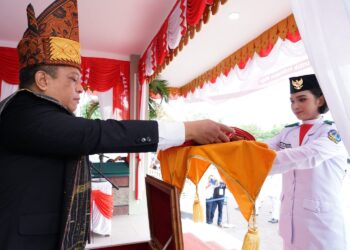 Kenakan Baju Adat Simalungun, , Pj.Walikota Tebing Tinggi Inspektur Upacara Hut Ke 78 Kemerdekaan RI