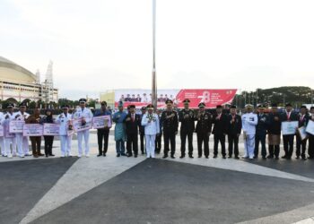Gubernur Serahkan Hadiah kepada Desa/Kelurahan dan  BUMDes Terbaik Tingkat Provinsi Sumut