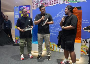 Wali Kota Medan Kolaborasikan Heritage Dengan Sepatu Sneakers