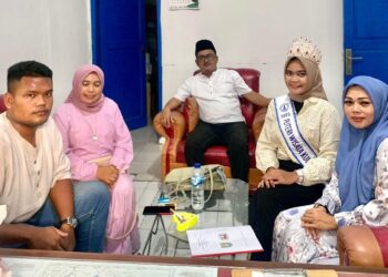 Putri Wisata Kuliner Indonesia bersilaturahmi dengan Camat Tambangan, Madina