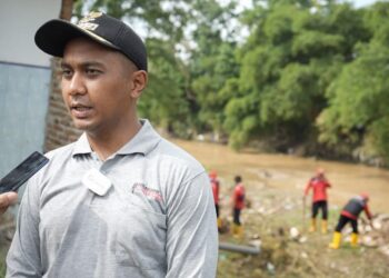 400 Personil Bersihkan Aliran Sungai Deli di Jalan Pertempuran Medan Barat