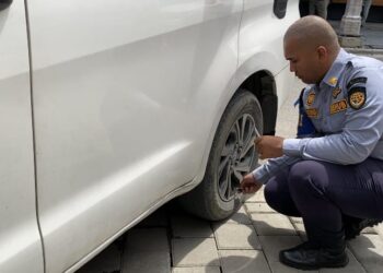 Parkir di Trotoar Jalan, Siap-Siap Ban Digembosi