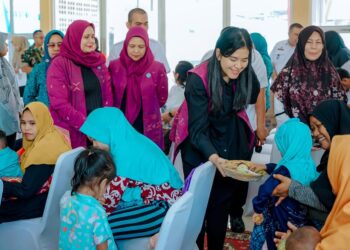 Balita Penderita Stunting di Medan Marelan dapat PMT dari Kahiyang Ayu