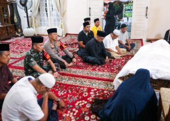 Dato Seri Syamsul Arifin Wafat, Kapoldasu Melayat dan Turut Berbelasungkawa
