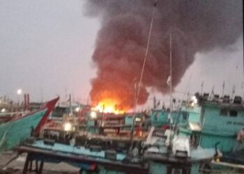 Tiga Unit Boat Ikan di PPSB Belawan Hangus Terbakar