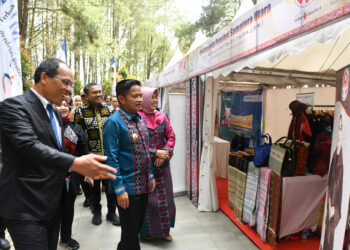 Puluhan Stan Pameran Produk Andalan Meriahkan Event Lake Toba Fashion Week & Agriculture