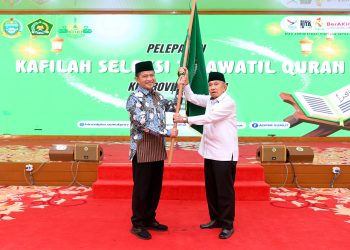 FOTO: Pj Gubernur Sumut Hassanudin melepas Kafilah Sumut yang akan mengikuti Seleksi Tilawatil Qur’an Nasional Tahun 2023 di Provinsi Jambi, di Aula Tengku Rizal Nurdin, Rumah Dinas Gubernur Sumut, Jalan Sudirman No. 41 Medan, Kamis (26/10/2023). (Foto : Dinas Komunikasi dan Informatika Provinsi Sumut / Imam Syahputra)