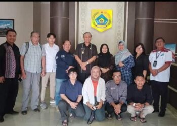 Tim Arkeologi FIB UGM Temukan Keramik Asing Di Situs Perabuen Mejan Padang