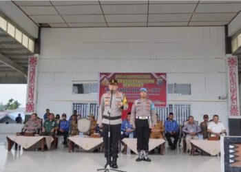 Polres Pakpak Bharat Apel Gelar Pasukan Operasi Mantap Brata 2023-2024 di Lapangan Napa Sengkut