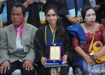 Ketika Mimpi Melebihi Keterbatasan: Inspirasi dari Wisudawan Cumlaude Tunanetra