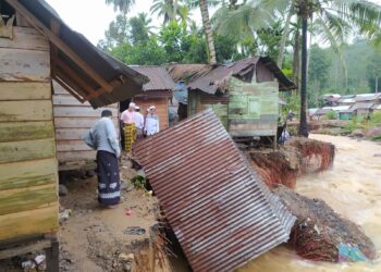 Aek Singolot Meluap, Puluhan Pondok Santri Musthafawiyah Hanyut
