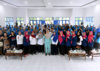 Peringati HKSN ke-65, Pj Ketua TP PKK Sumut Kunjungi Lansia dan Berbagi Voucher kepada Anak Yatim Piatu