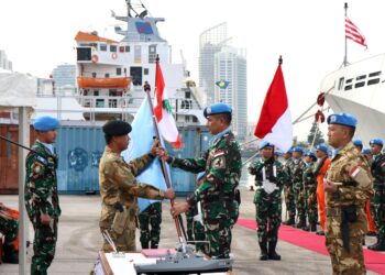 Pastikan Akuntabilitas dan Keberlanjutan, KRI Frans Kaisiepo-368 Laksanakan HOTO TCC dengan KRI Diponegoro -365
