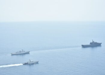 KRI Sultan Hassanudin-366 Bersama KRI Sampari-628 Laksanakan Passing Excercise