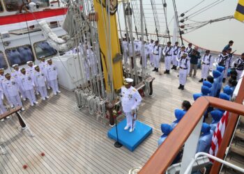 Kenang Dahsyatnya Pertempuran Laut Aru, Koarmada II Gelar Tabur Bunga di KRI Bima Suci