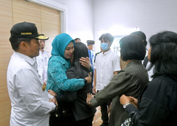 Pj Gubernur Sambut Kedatangan Jenazah Walikota Gunungsitoli di Bandara, Doakan Sanak Keluarga Diberikan Ketabahan