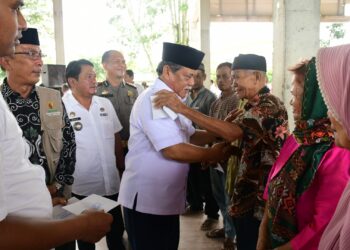 Penyaluran Dana ZIS dari Baznas, Bupati Berharap Digunakan Sebaik-baiknya