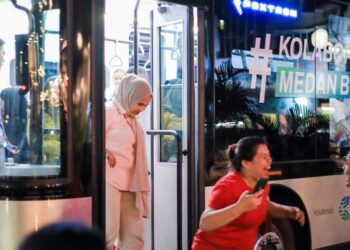 Warga Antusias Naik Bus Listrik, Tranportasi Umum Jadi Sarana Hiburan Akhir Pekan