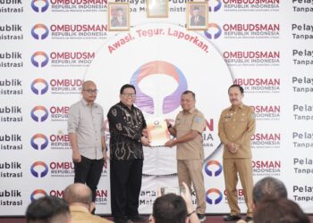 Penyerahan Hasil Penilaian Publik Pemda se-Sumut, Sekdaprov Sumut Dorong Komitmen Para Kepala Daerah