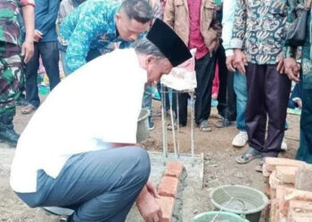 Wakil Bupati Pakpak Bharat H.Mutsyhito Solin Hadiri Peletakan Batu Pertama Pembangunan Mesjid AI-Ikhlas