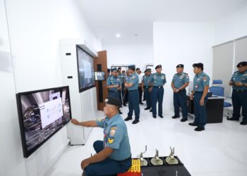 Pangkoarmada II Dampingi Pangkoarmada RI Tinjau Fasilitas Koopskasel