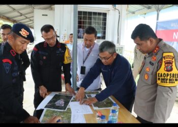 Kapolres Madina Dan Gegana Poldasu Olah TKP Penyebab Keracunan Warga di PT SMGP