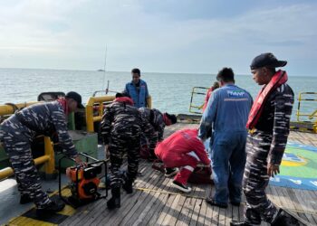 KRI Marlin-877 Berhasil Evakuasi Kapal Pan Marine 8