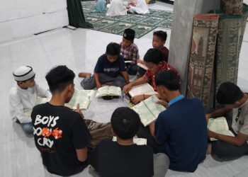 Semarakkan Syiar Islam di Bulan Ramadhan, Anak-Anak dan Remaja Musholla Al – Muhajirin Rutin Gelar Tadarus Al-Qur’an