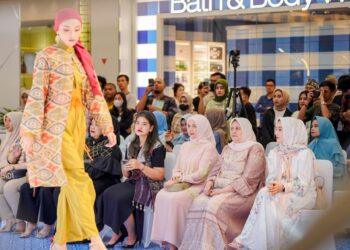 Kahiyang Ayu Saksikan Medan Raya Fashion Week