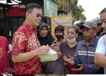 Ketua DPRD Medan Bersama KRS dan FF Bagi-bagi Takjil