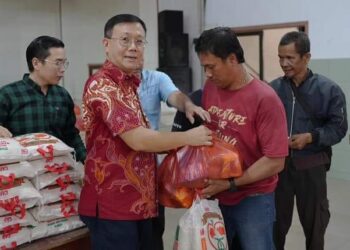 Ketua DPRD Medan-Komunitas SIYC Gelar Baksos Pasar Murah