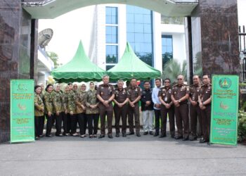 Baksos Berkah Ramadan, Kejati Sumut Bagi-Bagi Takjil Kepada Masyarakat