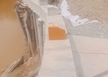 Dikerjakan Asal Jadi, Pelaksana Pekerjaan Pembangunan Dek Penahan Badan Jalan Nasional Desa Pati Luban Hilir Natal Layak diperiksa 