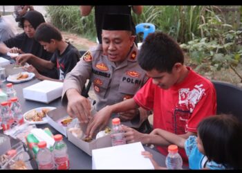 AKBP Arie Buka Puasa Bersama Keluarga Tuna Netra di Madina