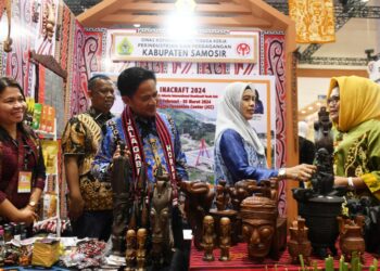 Kunjungi Seluruh Stan asal Sumut di Inacraft 2024, Pj Gubernur Hassanudin Beri Motivasi para Pengrajin