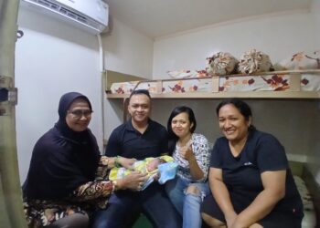 Suatu Kebanggaan, Salah Satu Prajurit Lanal Tahuna Jajaran Koarmada II Bantu Persalinan Ketika Berlayar